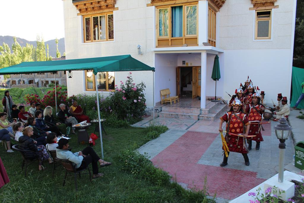 Raku Guest House Leh Buitenkant foto